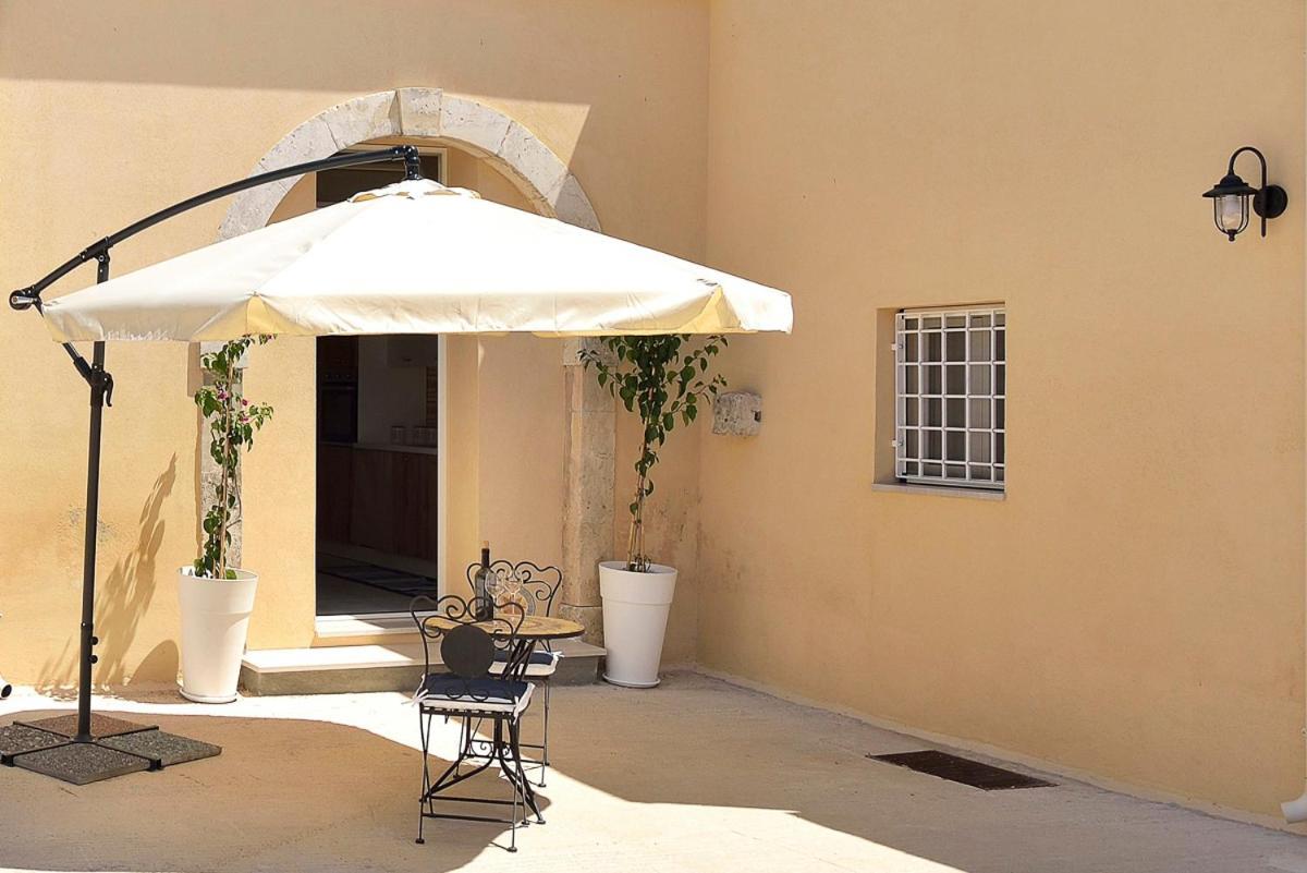 La Casa Dei Limoni Con Piscina Noto Apartment Exterior photo