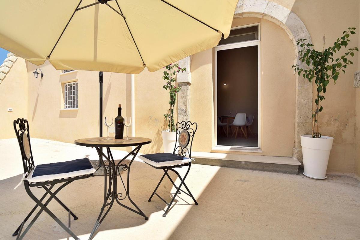 La Casa Dei Limoni Con Piscina Noto Apartment Exterior photo